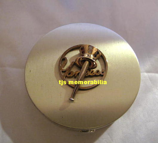 1950 's NEW YORK YANKEES CHAMPIONSHIP LADIES COMPACT