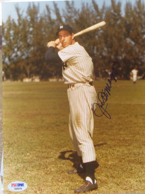 JOE DIMAGGIO SIGNED 8 X 10 PHOTO