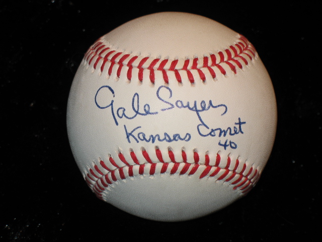 GALE SAYERS AUTOGRAPHED BASEBALL